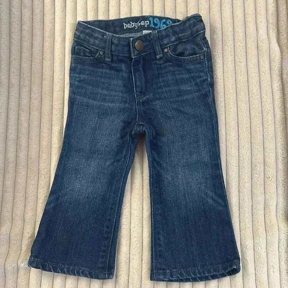 GAP - LIKE NEW - Infant/Baby straight cut denim jeans. Size 6-12 months - Picture 1 of 4